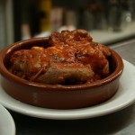 Manitas_de_cerdo_(en_salsa_de_tomate)